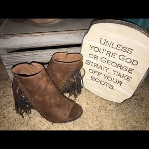 BROWN FRINGE BOOTIES